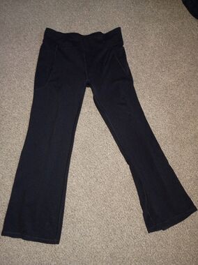 Black High-Waist Active Leggings with Subtle Logo